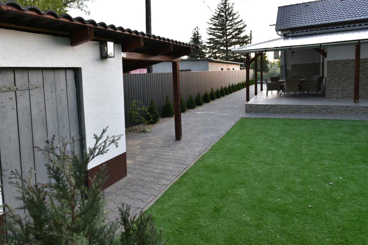 Siraly Apartman Hajdúnánás المظهر الخارجي الصورة