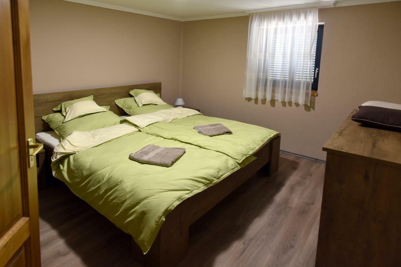 Siraly Apartman Hajdúnánás المظهر الخارجي الصورة