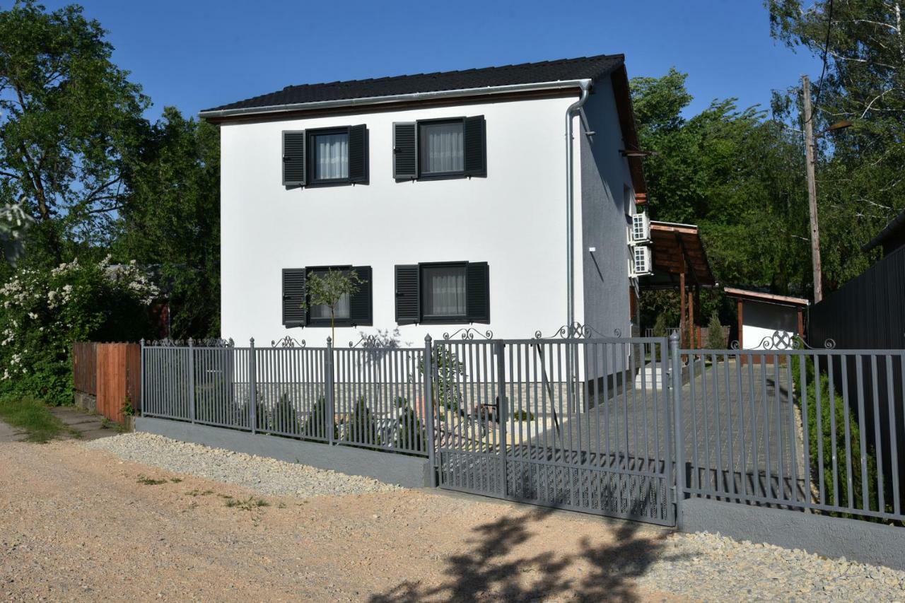 Siraly Apartman Hajdúnánás المظهر الخارجي الصورة