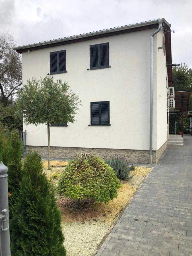 Siraly Apartman Hajdúnánás المظهر الخارجي الصورة